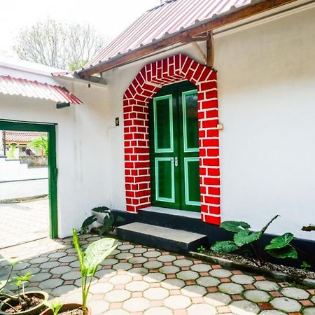 Reddoorz Syariah @ Ndalem Kembang Sore ジョグジャカルタ エクステリア 写真