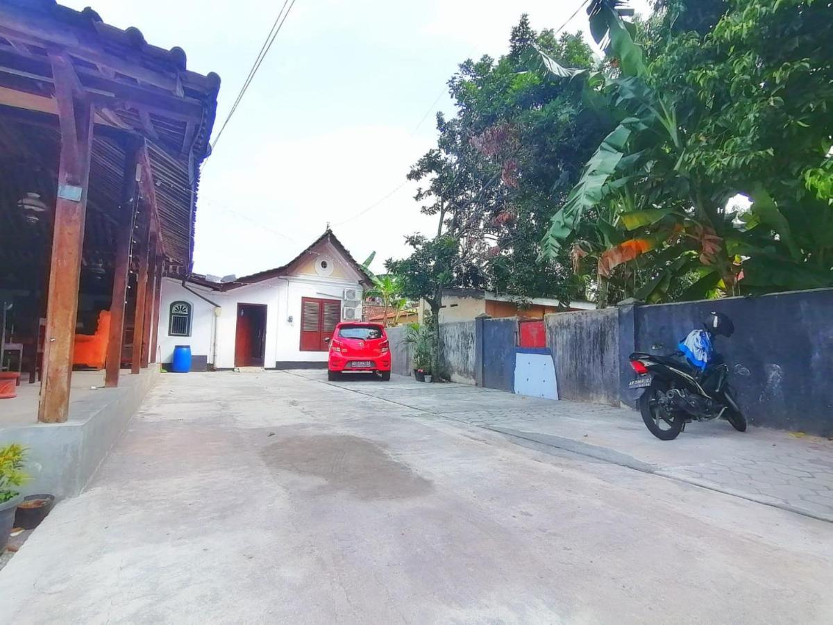 Reddoorz Syariah @ Ndalem Kembang Sore ジョグジャカルタ エクステリア 写真