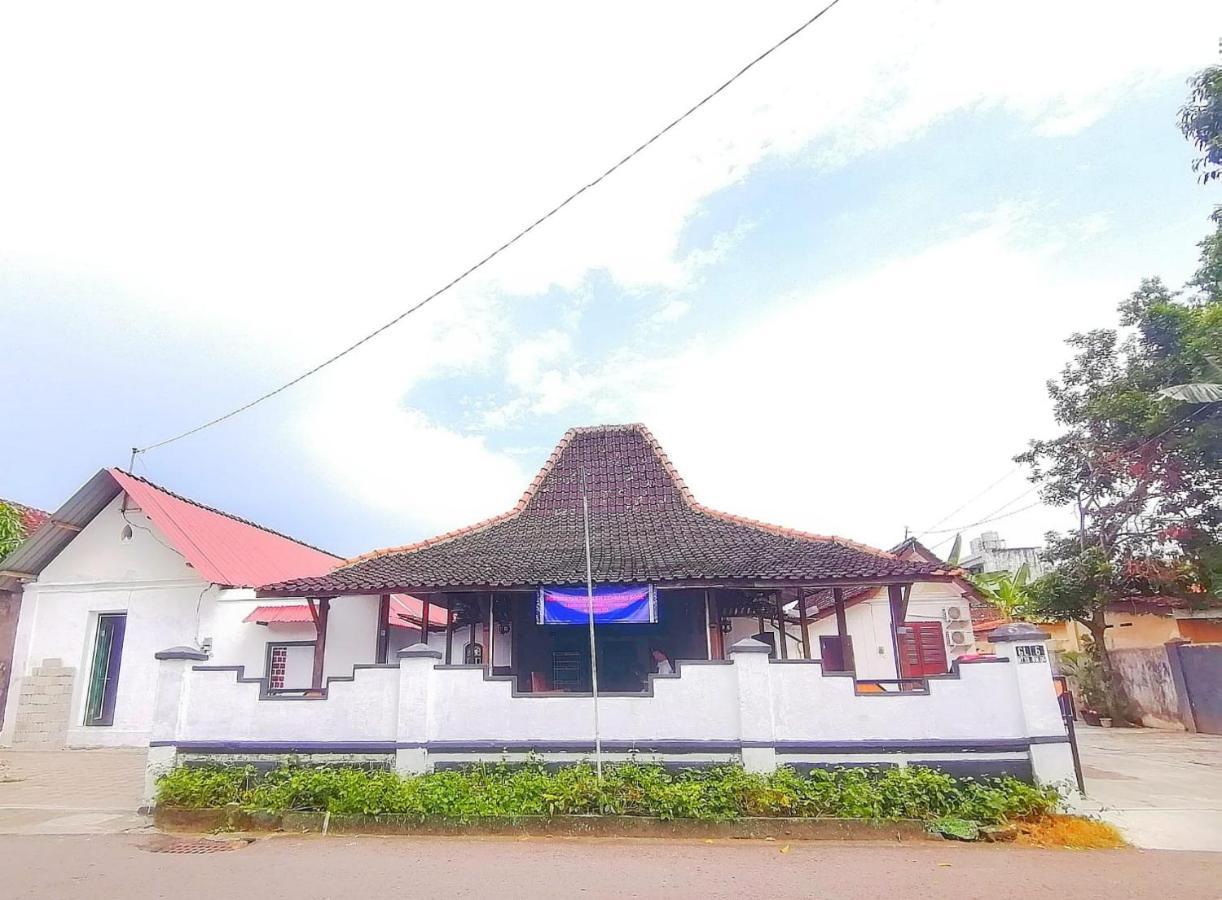 Reddoorz Syariah @ Ndalem Kembang Sore ジョグジャカルタ エクステリア 写真