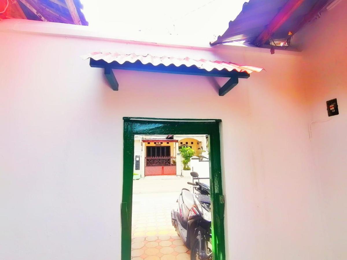 Reddoorz Syariah @ Ndalem Kembang Sore ジョグジャカルタ エクステリア 写真