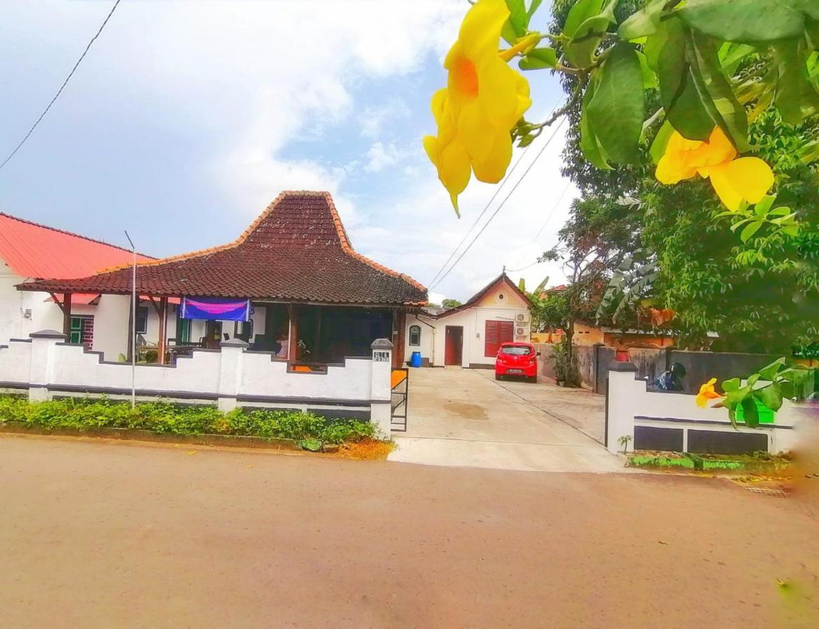 Reddoorz Syariah @ Ndalem Kembang Sore ジョグジャカルタ エクステリア 写真