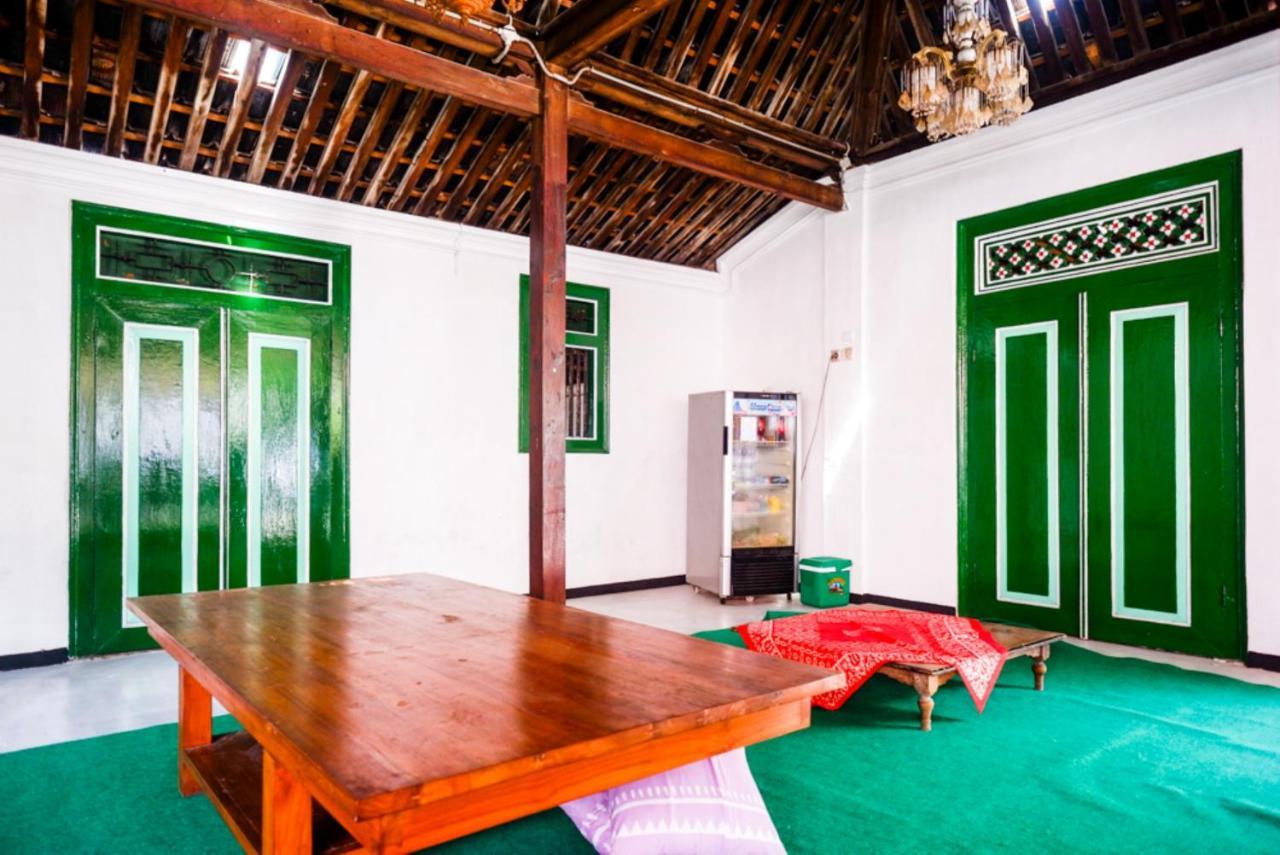 Reddoorz Syariah @ Ndalem Kembang Sore ジョグジャカルタ エクステリア 写真