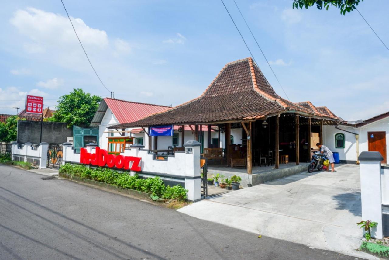 Reddoorz Syariah @ Ndalem Kembang Sore ジョグジャカルタ エクステリア 写真