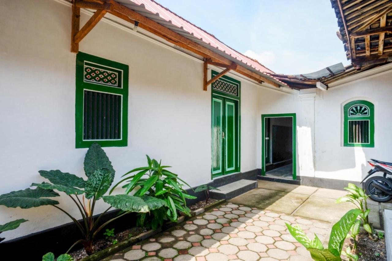 Reddoorz Syariah @ Ndalem Kembang Sore ジョグジャカルタ エクステリア 写真