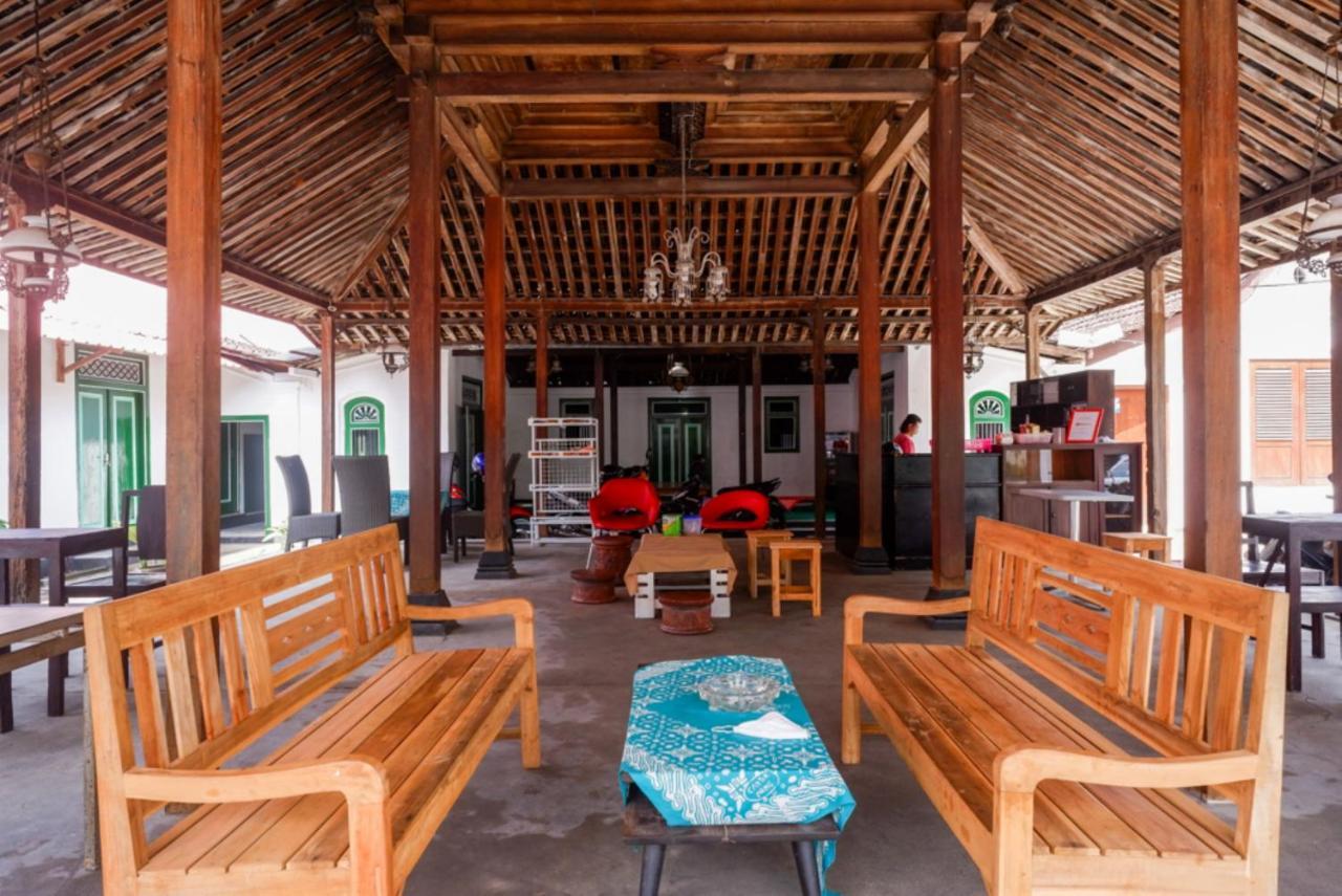 Reddoorz Syariah @ Ndalem Kembang Sore ジョグジャカルタ エクステリア 写真