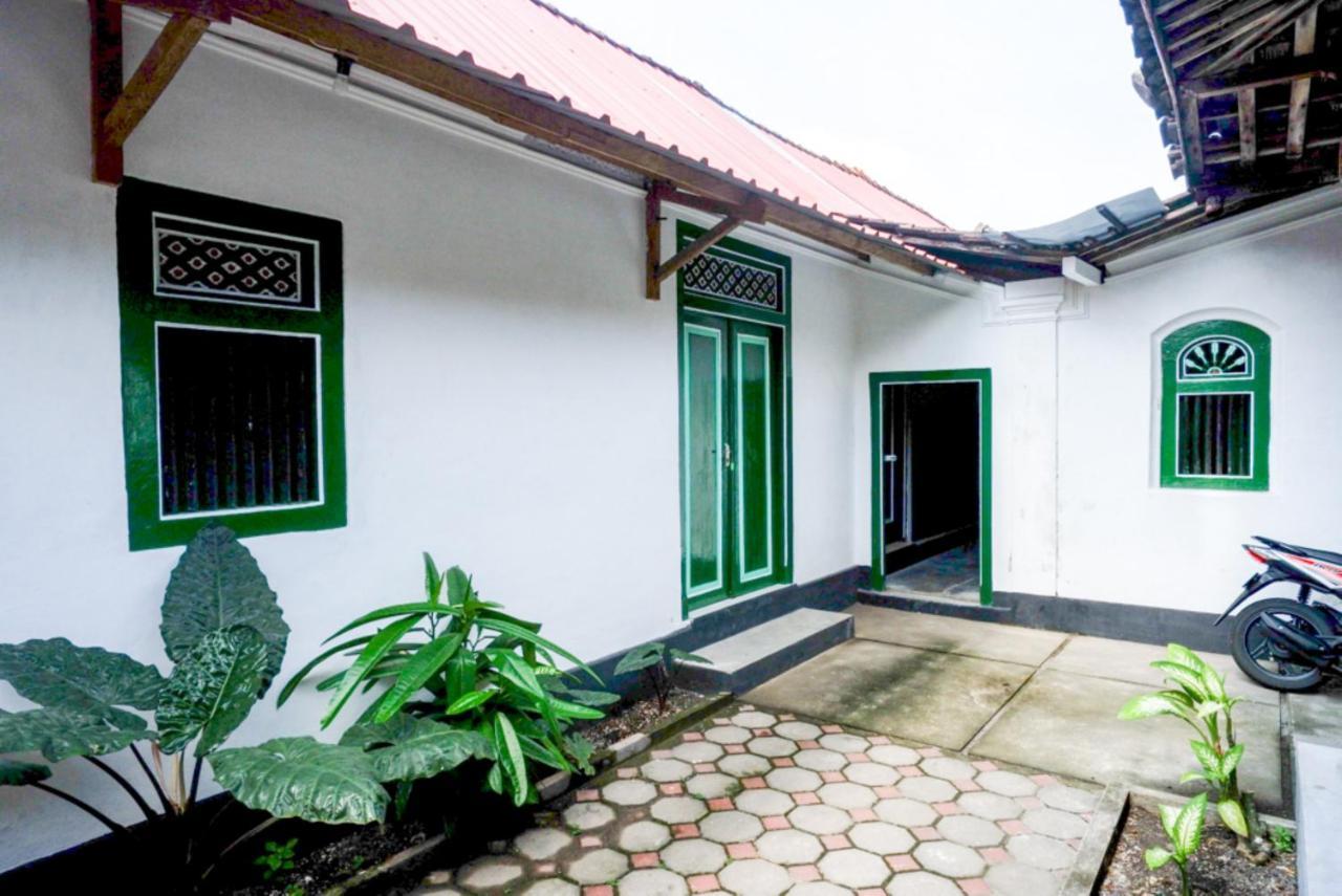Reddoorz Syariah @ Ndalem Kembang Sore ジョグジャカルタ エクステリア 写真