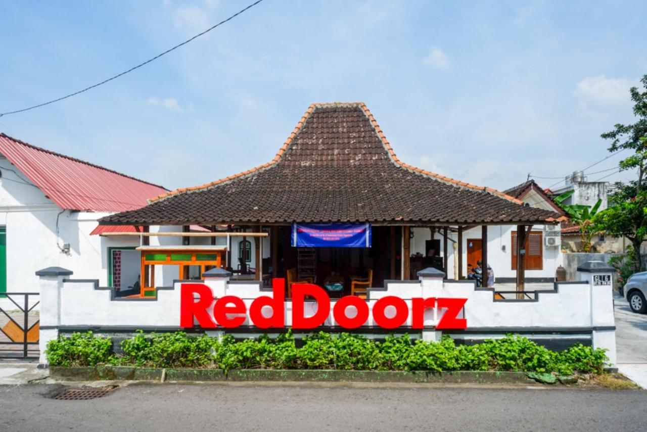 Reddoorz Syariah @ Ndalem Kembang Sore ジョグジャカルタ エクステリア 写真